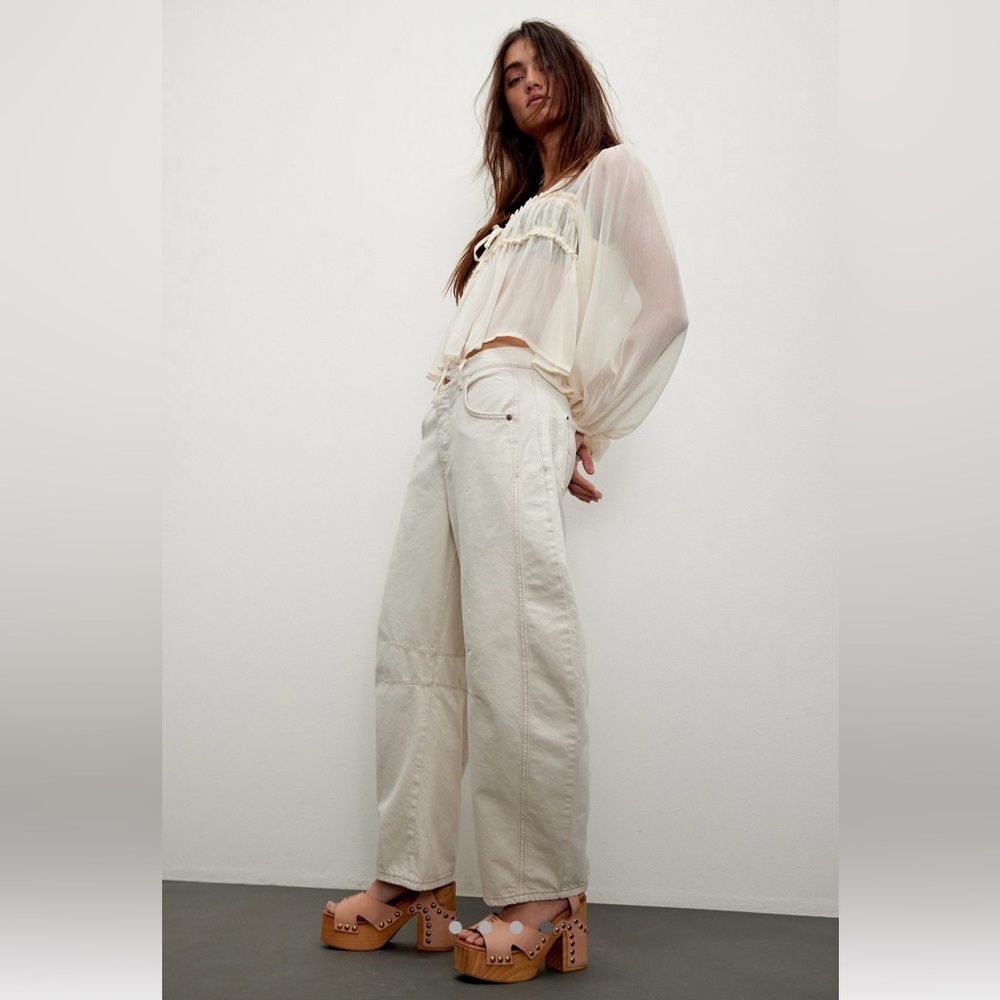 We The Free Mid-Rise Barrel Jeans Size 29 Regular Color Milk Off White - Picture 2 of 6